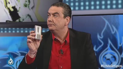 Juan Dato pone en práctica sus dotes como periodista de investigación gracias a una grabadora de bolsillo