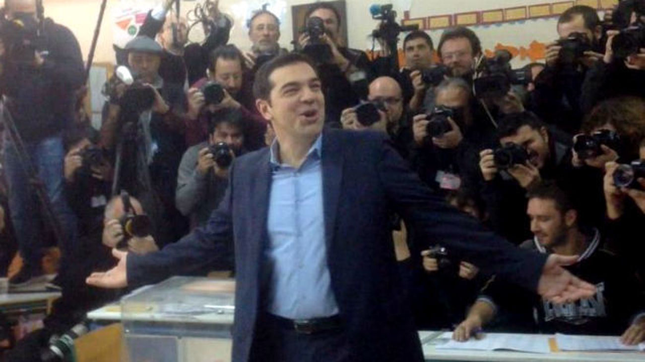 Tsipras dice que Grecia recobra la dignidad
