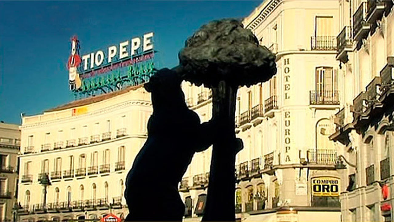 Carmena pondrá bancos en Sol y moverá las estatuas para ganar espacio