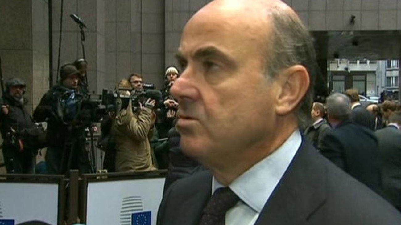 De Guindos: "España velará por no perder 26.000 millones prestados a Grecia"