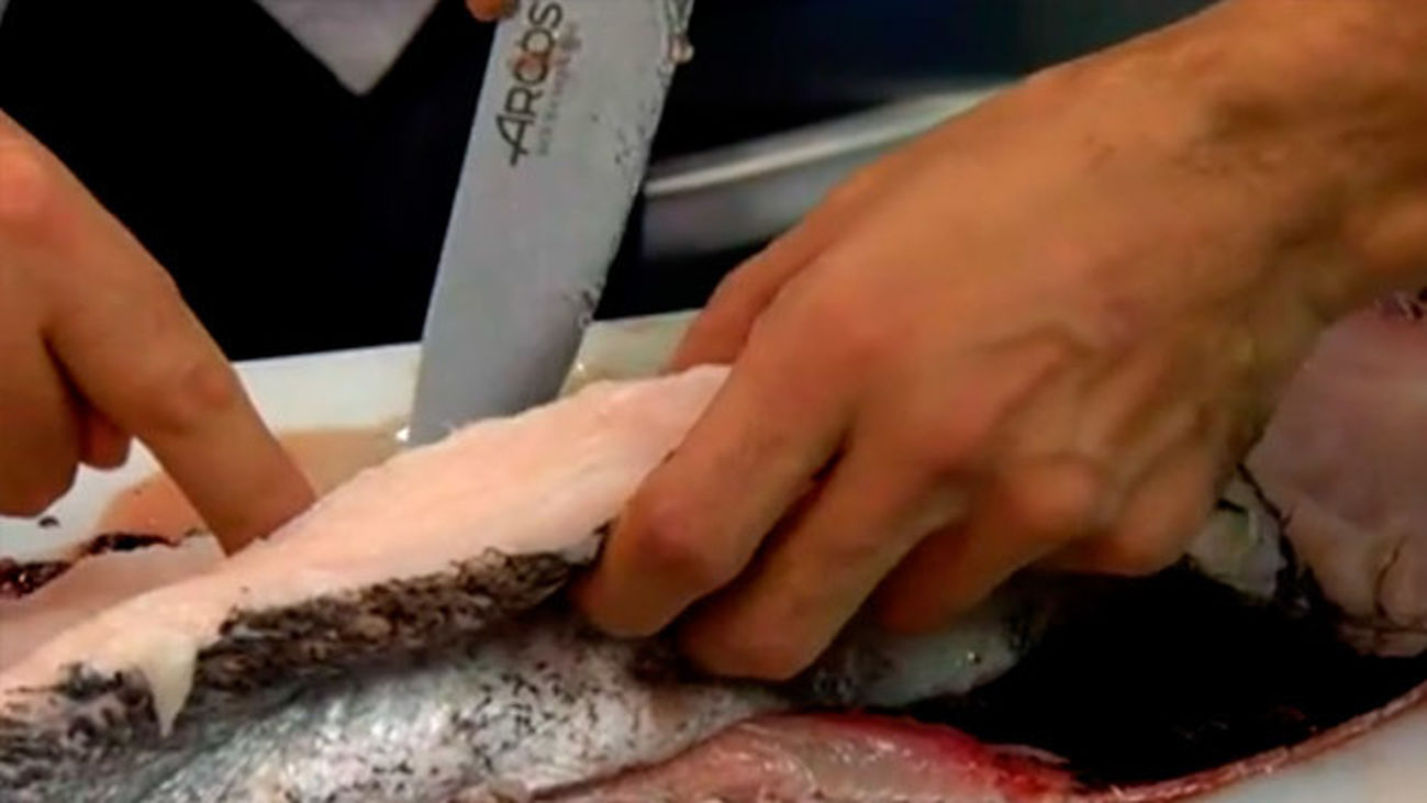 Urrechu nos explica cómo se limpia correctamente un pescado
