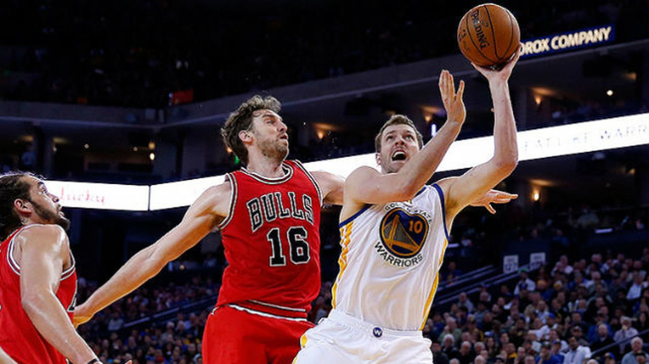 Pau Gasol logró su 28º doble-doble ante los Warriors