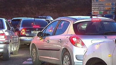 Numerosos kilómetros de atasco en Madrid en una hora punta muy complicada