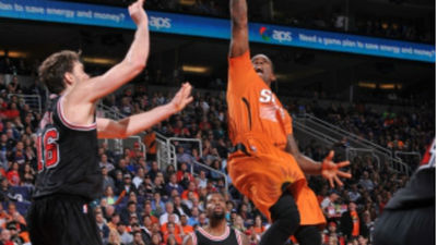 Pau Gasol cae ante los Suns a pesar de su 'doble-doble'