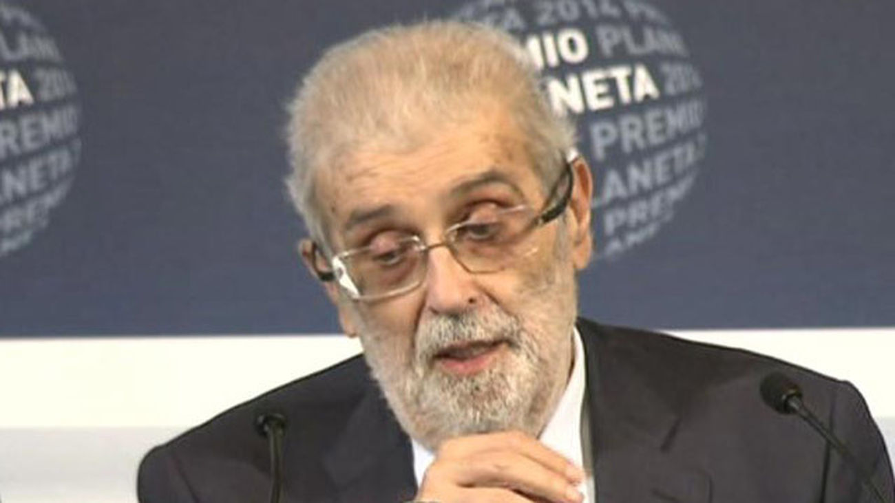 El mundo literario, político y empresarial ensalza la figura de Lara