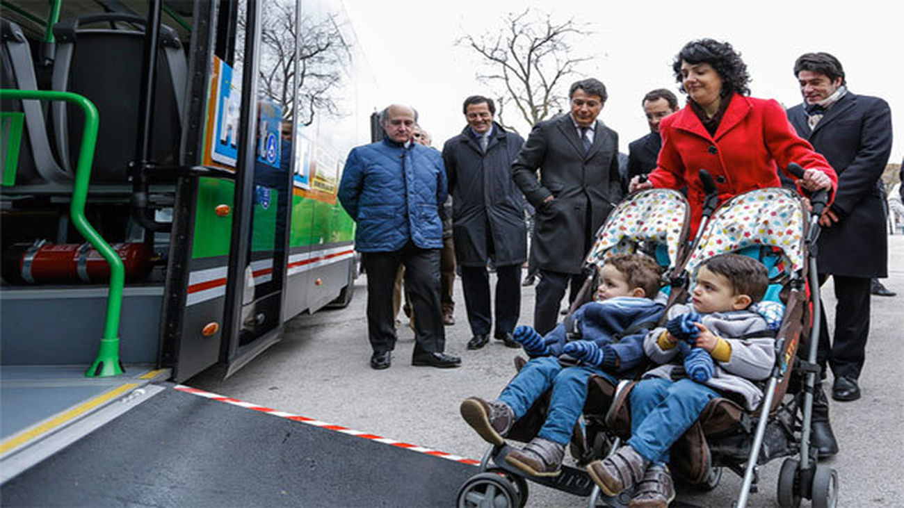 Las sillitas para gemelos podrán subirse a los autobuses urbanos e interurbanos