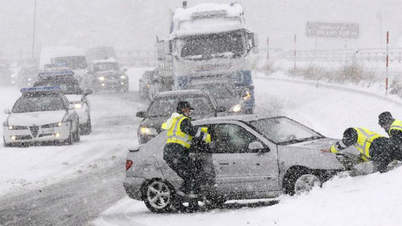 El temporal deja alumnos sin clase, puertos cerrados y riesgo de inundaciones