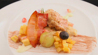 Mollejas con duxelle de cebolleta y frutas escabechada