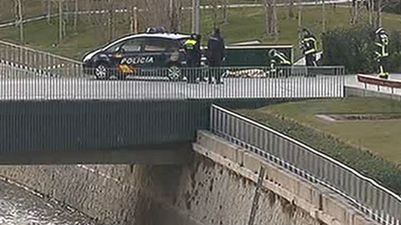 El cadáver hallado en el Manzanares es de un hombre y tiene un golpe