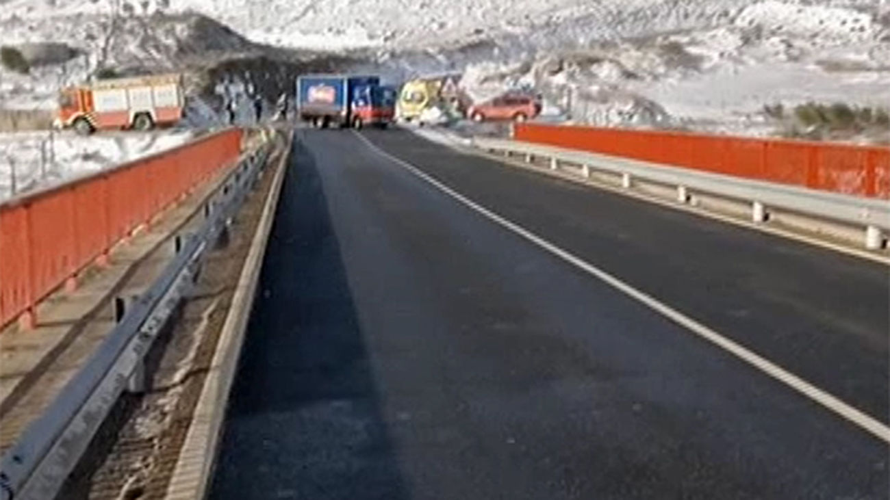 Muere tras caer con su furgoneta de un puente a 35 metros, en Madrid