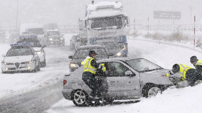 El temporal de nieve en España sigue causando problemas al transporte