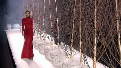 Tres diseñadores españoles inauguran la Semana de la Moda de Madrid en los Jardines de Plaza de Oriente