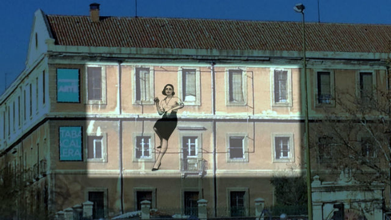 La fachada de Tabacalera "se anima" con "La Ciudad Invisible"