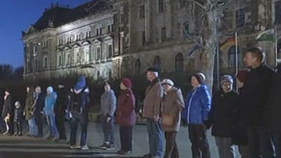 Una cadena humana de 10.000 personas conmemora los bombardeos a Dresde