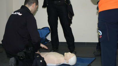 Samur empieza a formar a los policías de Madrid en primeros auxilios