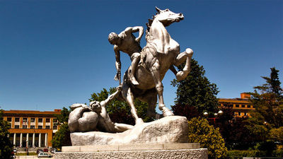 Los aspirantes a rector de la Complutense piden más dinero