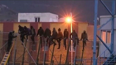 Treinta y cinco subsaharianos entran en Melilla en un nuevo salto a la valla