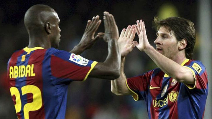 Abidal cree que Messi puede dejar el Barça para irse al PSG
