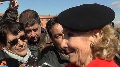 Esperanza Aguirre, nombrada paracaidista de honor del Ejército de Tierra