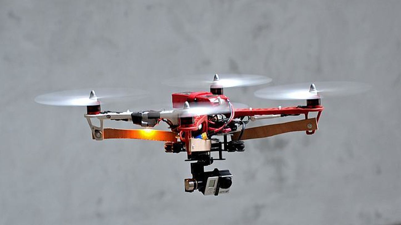 Al menos cinco drones sobrevuelan de madrugada puntos estratégicos de París