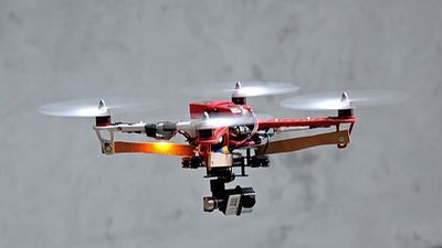 Al menos cinco drones sobrevuelan de madrugada puntos estratégicos de París