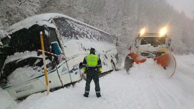 El temporal de nieve y mar persiste y activa la alerta en 25 provincias