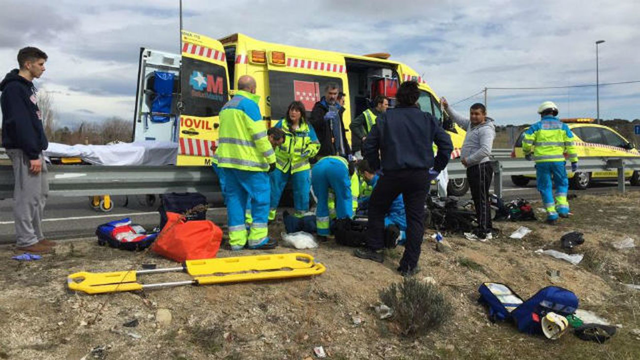 Herido grave un motorista de 31 año al chocar contra un quitamiedos en M-501