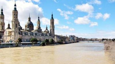 La crecida del Ebro obliga a desalojar varias localidades zaragozanas