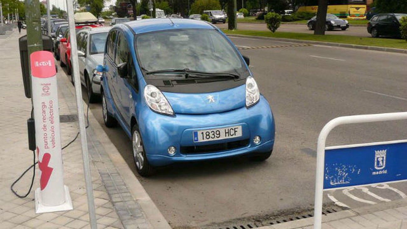 Los vehículos ecológicos tienen enchufe en las áreas de prioridad residencial
