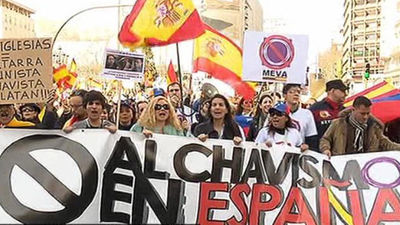 Cientos de personas gritan contra Podemos y el chavismo en Madrid