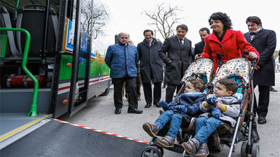 Las sillas gemelares podrán subirse  a los autobuses desde este lunes