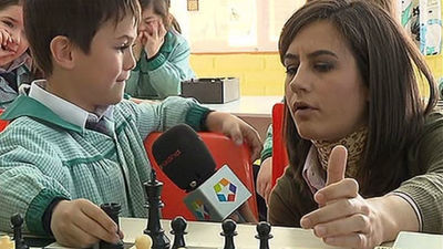 El colegio Montfort imparte clases de ajedrez obligatorias desde hace una década