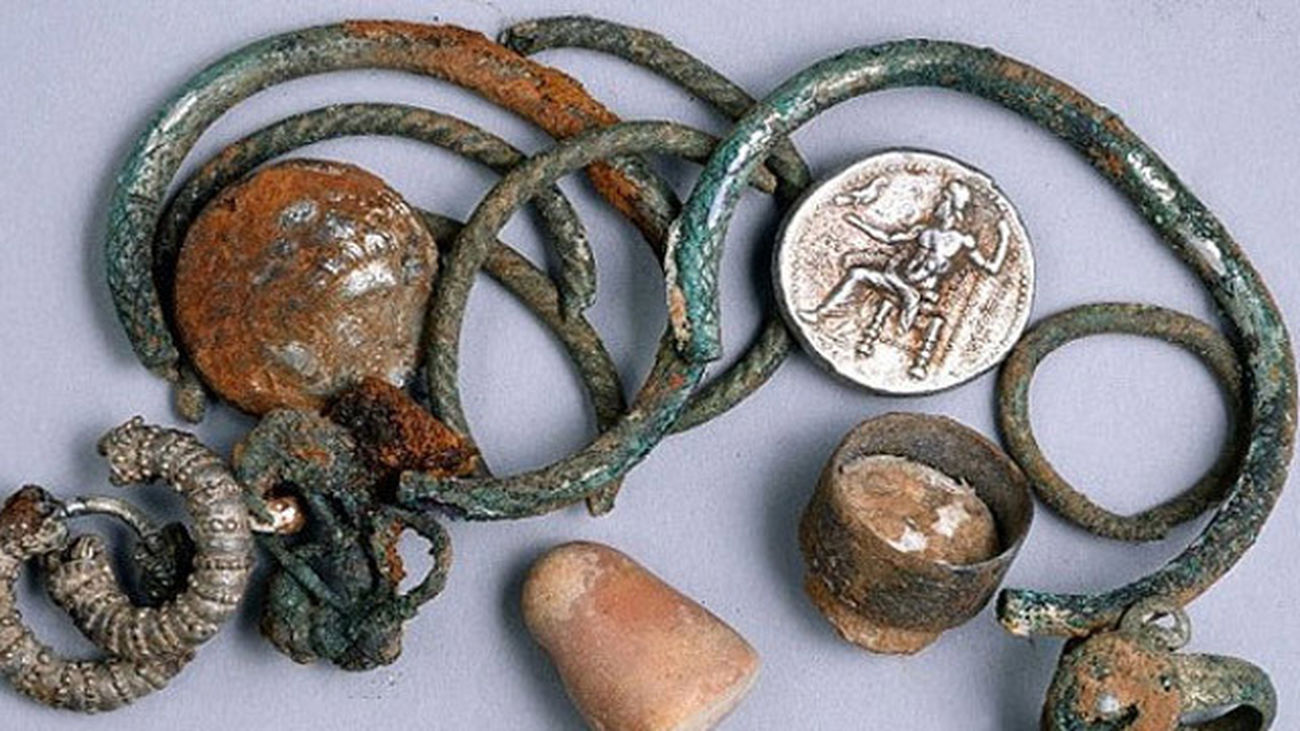 Descubren monedas de Alejandro Magno en una cueva de la Galilea