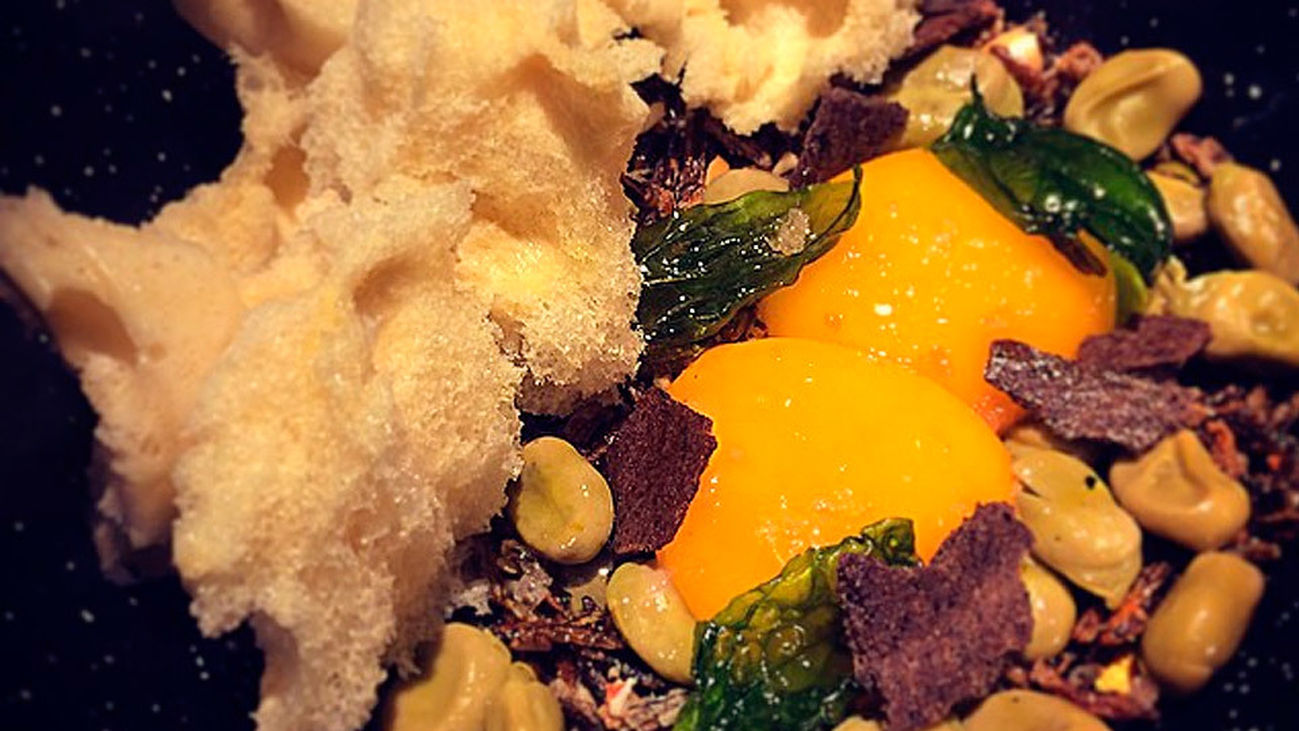 Receta de 'huevos divorciados' en La Pajarita