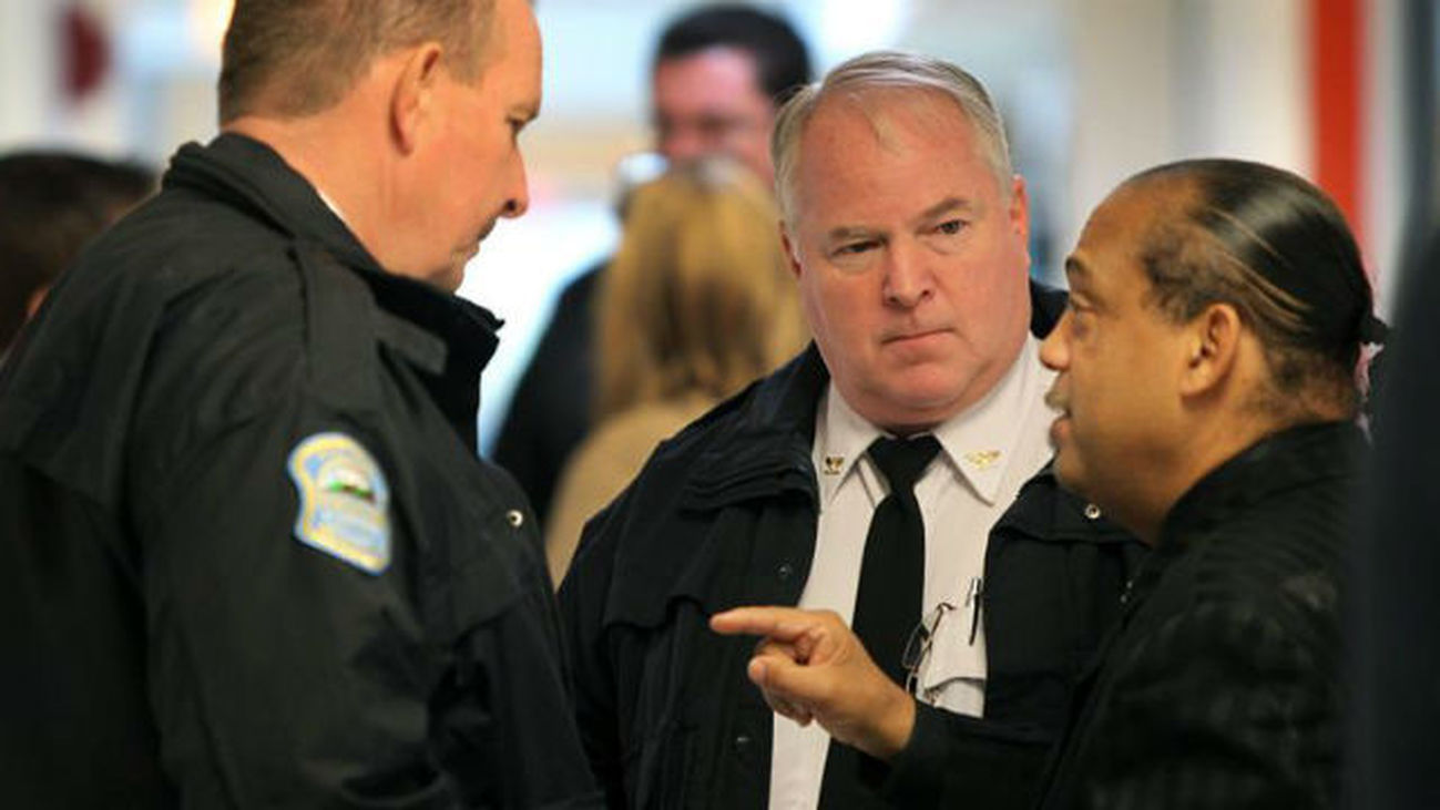 Disparan a dos agentes en Ferguson tras dimitir el jefe de Policía