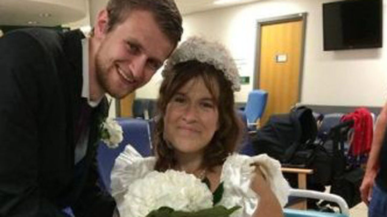 Se casan en el hospital tras conocer que la novia le quedan 48 horas de vida