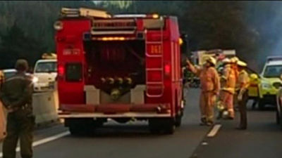 Se mantiene activo el incendio cerca del puerto chileno de Valparaíso