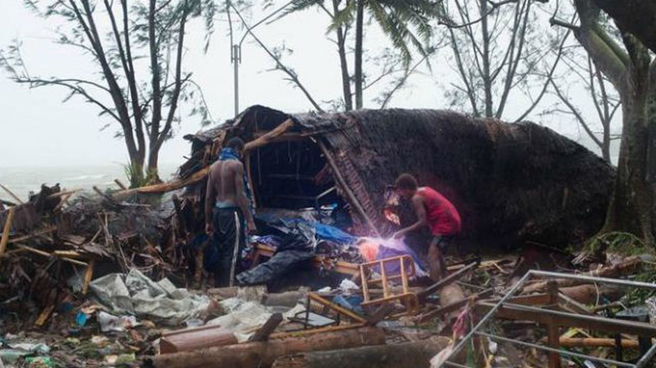 El ciclón Pam arrasa Vanuatu donde se teme por la vida de decenas de personas
