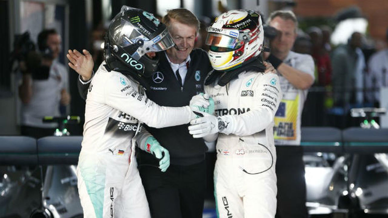 Australia: Hamilton empieza la defensa del título con victoria; Sainz, noveno