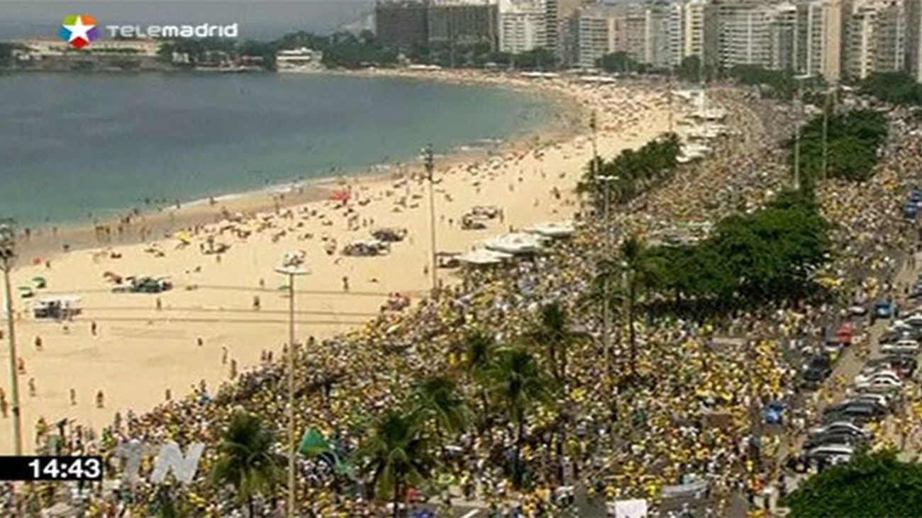 Manifestantes en Rio de Janeiro
