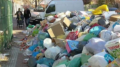 Tercera jornada en la huelga de bausras de Parla y sin visos de solución