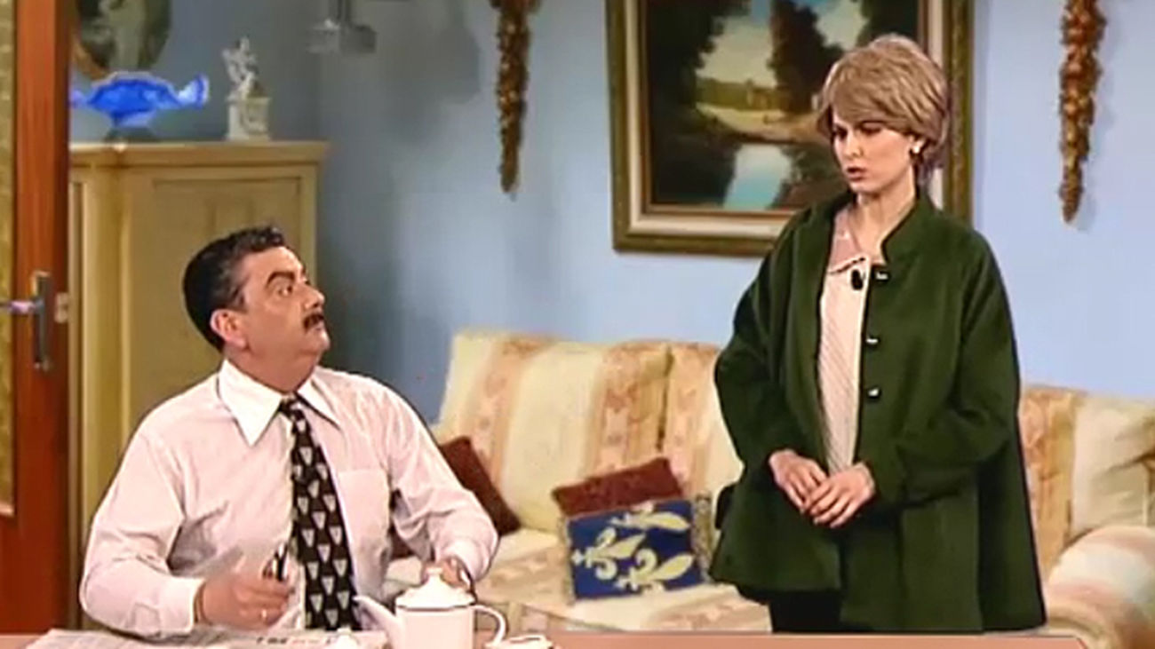 En periodo electoral, el centro está abarrotado. Mercedes y Antonio protagonizan Céntrame cómo pasó