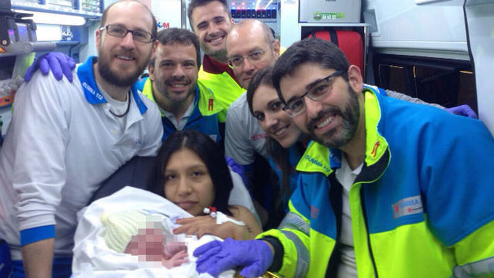 Una mujer da a luz en su domicilio de Madrid asistida por el Summa