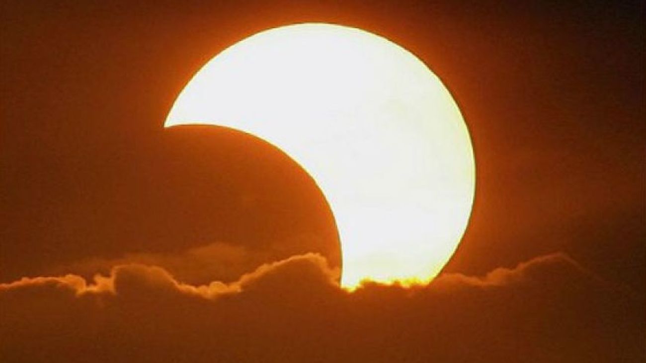 El Planetario aplaude que finalmente el tiempo ha sido 'cómplice' para ver el eclipse