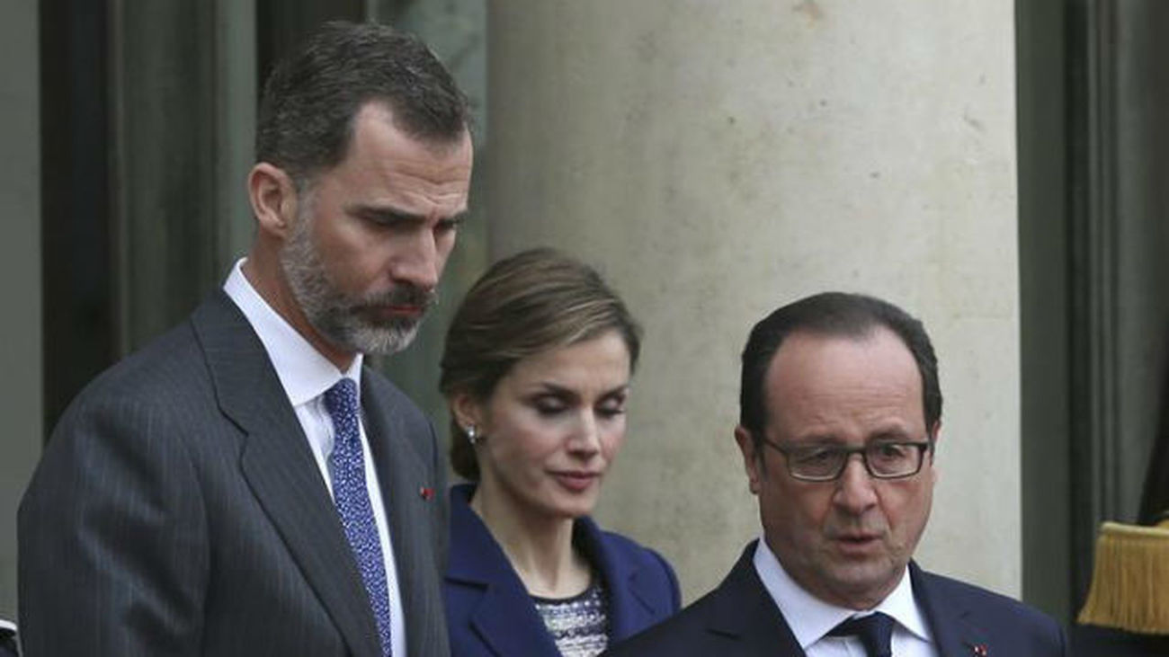 Los Reyes cancelan su visita de Estado a Francia por el accidente aéreo
