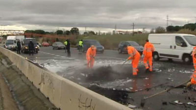 Una barricada de la huelga de estudiantes corta la M-607