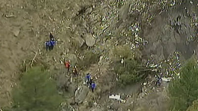 Un gran dispositivo desafía a la montaña en busca de los restos del A320