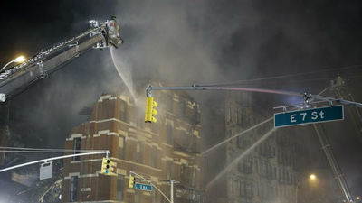 Una docena de heridos al derrumbarse edificio de Nueva York tras una explosión de gas