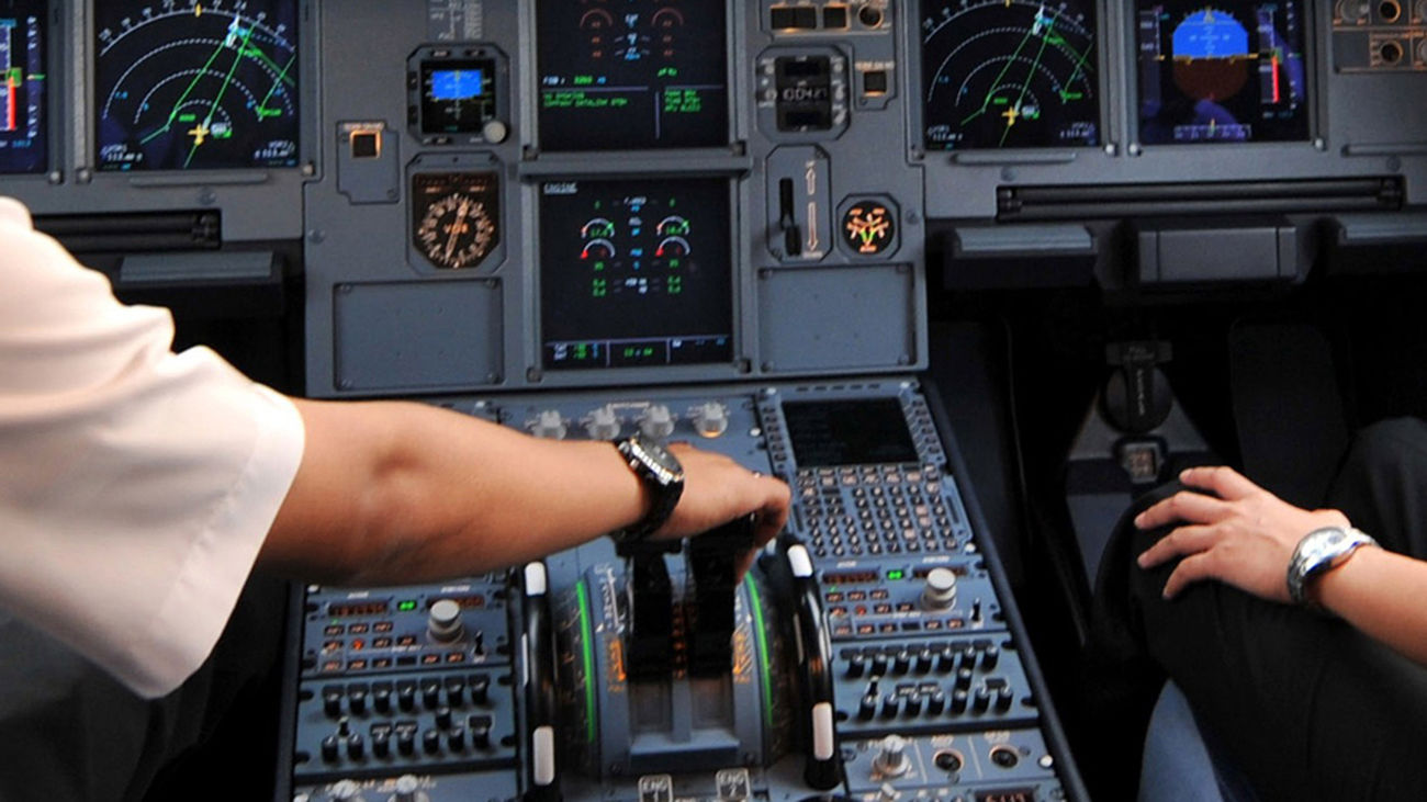 La Agencia Europea Seguridad Aérea recomienda siempre dos personas en la cabina