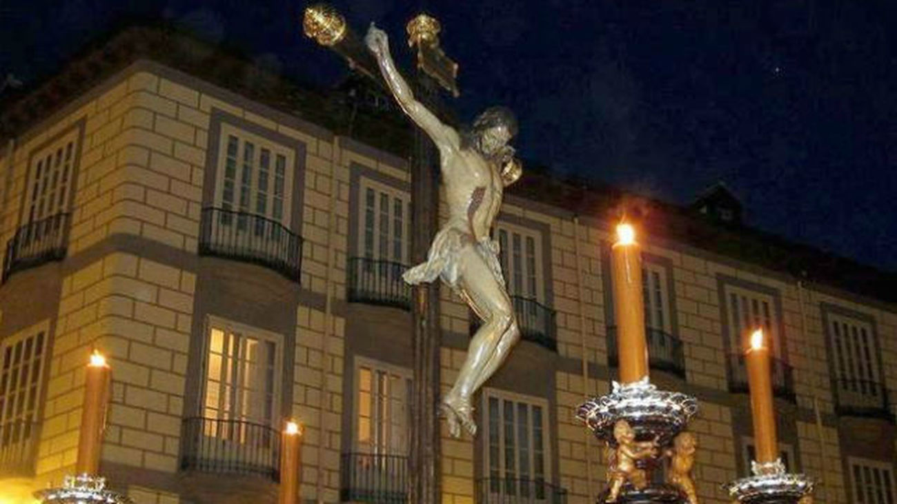 Las procesiones de 'La Borriquita' y 'Los  Estudiantes'  llenan el Domingo de Ramos